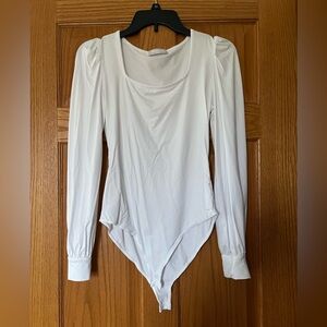 Classic White Scoop Neck Long-Sleeve Bodysuit with Puff Shoulders